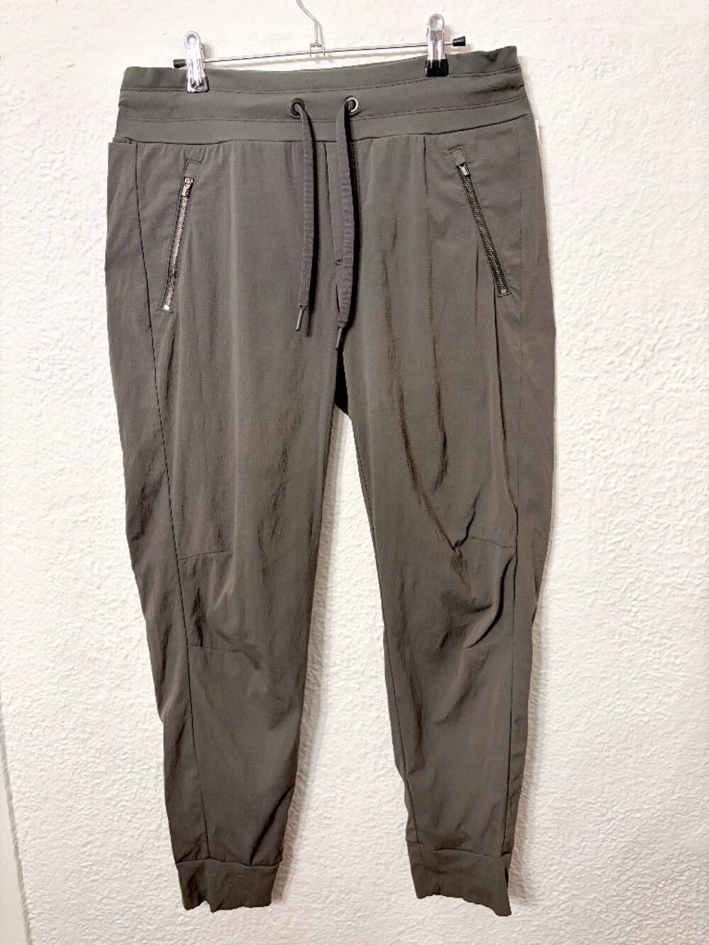 Athleta Trekkie North Jogger Olive Green Sz 8 GorpCore Granola Travel Hiking